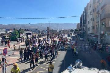 Una marea humana 'canta' al Carnaval por las calles de Telde/TA, Jesús Ruiz Mesa, Francisco Javier Santana, Antonio Alí y C7..
